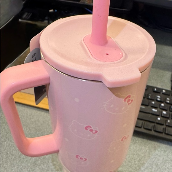 ZAK❗️Design Hello Kitty Bow Pink 30oz. Tumbler - Picture 7 of 11